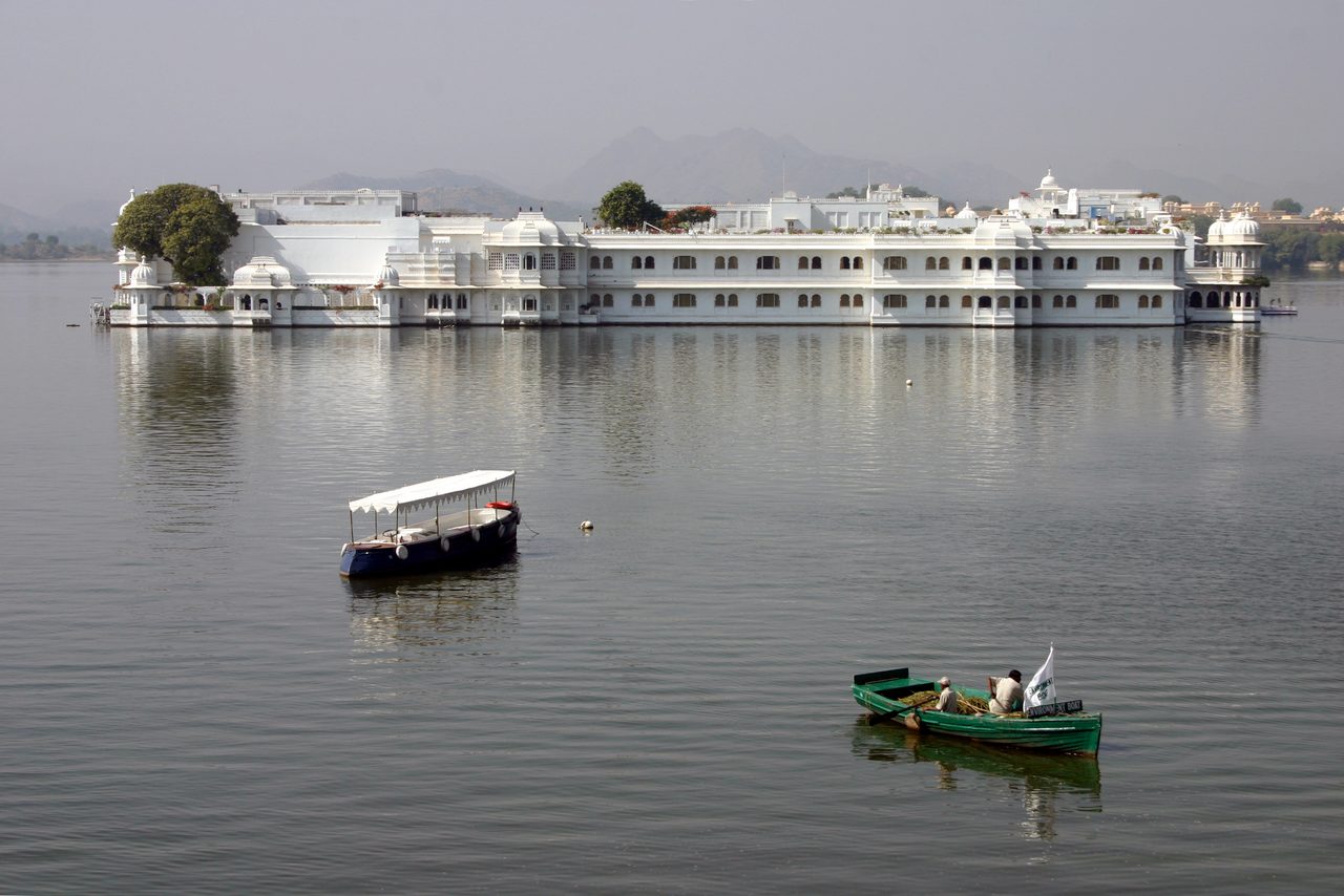 Lake Palace on Lake Pichola Udaipur — Rajasthan lakes tour